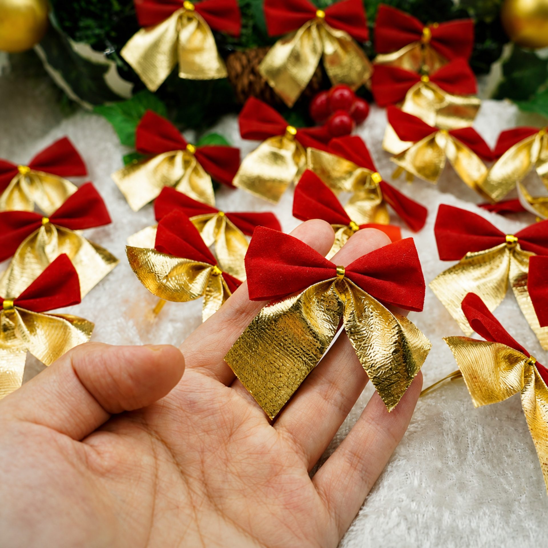 Detaliu fundite decorative pentru brad Flippy
