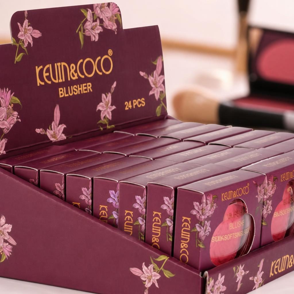 Display cu 24 Farduri de Obraz, Kevin&Coco, 3 Nuanțe în Același Produs, Aplicare Uniformă și Aspect Natural al Tenului, Ideal pentru Machiajul Zilnic, Burgundy 3