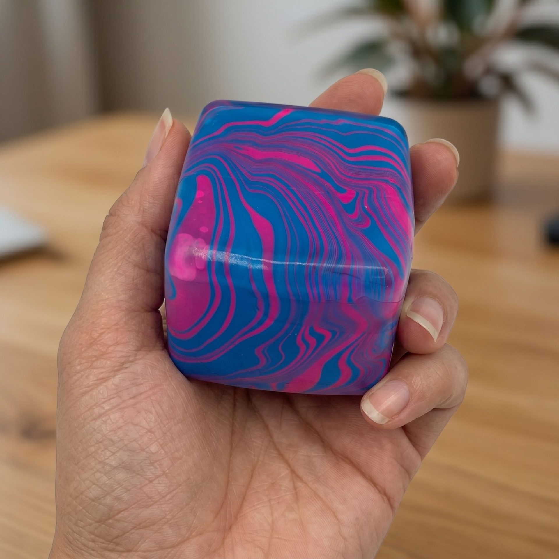 Jucarie Squishy tip Needoh in Forma de Cub de Gheata, , Model Linii Flow din Maltoza, Antistres Senzoriala Comprimabila cu Revenire Lenta, 5.5x5.5x5.5 cm, 180 g, Albastru Royal 5