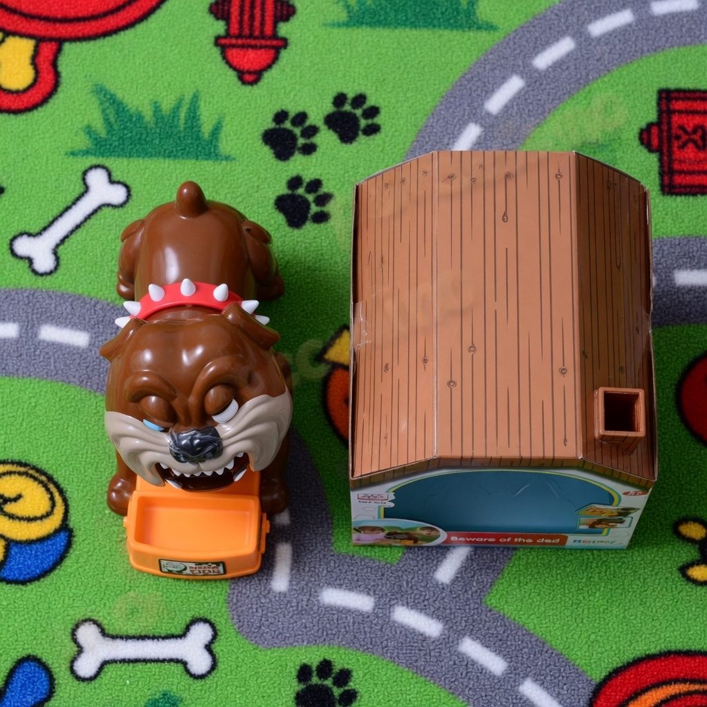 Atentie, Caine Rau! Joc Interactiv Cu Bulldog Si Accesorii Pentru Copii, Jucarie Amuzanta Cu Mecanism Surpriza Si Reactie Rapida, Joc De Masa Cu Suspans Pentru Familie Si Prieteni, Jucarie Distractiva Copii 3+ Ani, Multicolor 4