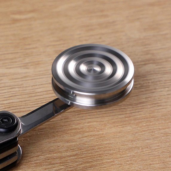 Fidget Spinner Flippy detaliu design ondulatii