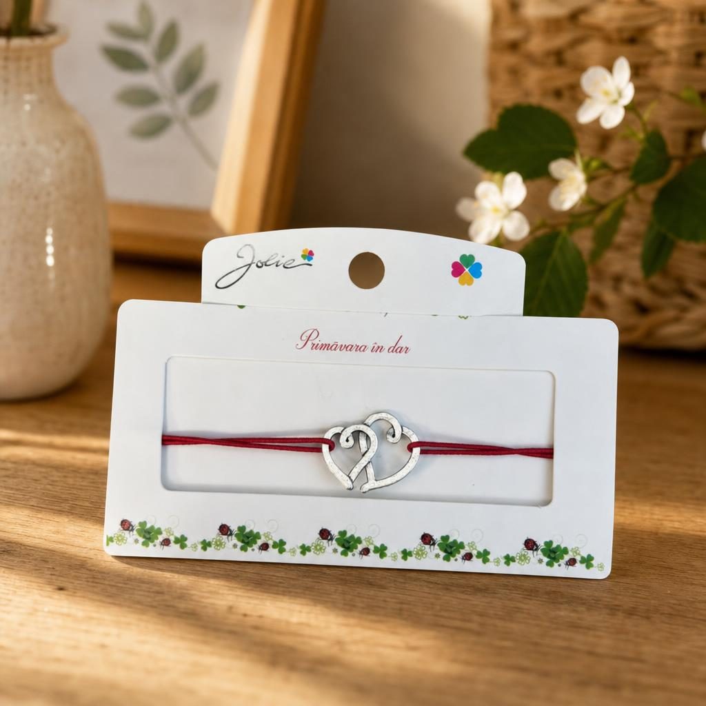 Martisor tip Bratara cu Pandantiv Metalic, Jolie, Snur Textil Rosu, Model Doua Inimi, Dimensiune Reglabila, Nod Dublu, Ambalata Individual