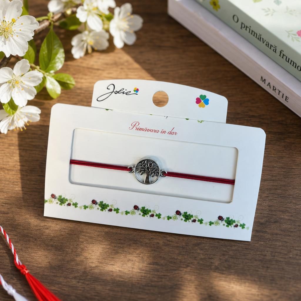 Martisor tip Bratara cu Pandantiv Metalic, Jolie, Snur Textil Rosu, Model Pomul Vietii Traditional, Dimensiune Reglabila, Nod Dublu, Ambalata Individual