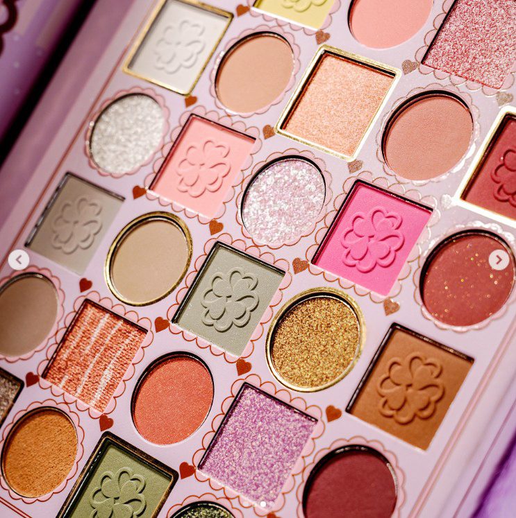 Paleta de Machiaj tip Carte, Kevin&Coco, Model Purple Plush Bow Palette, 82 Nuante, Paleta All-in-One, Farduri, Blush si Iluminatoare, 22.8x17.4x4.6 cm, Multicolor 3