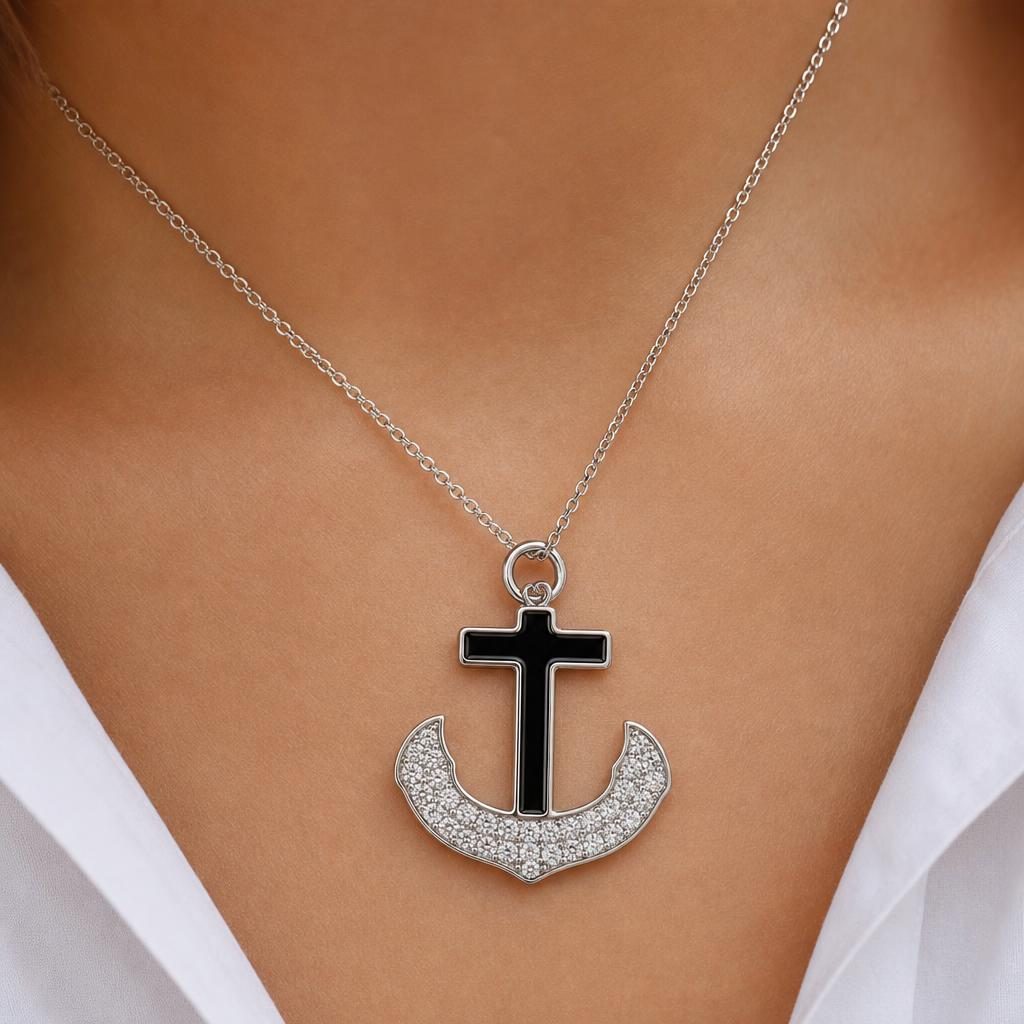 Pandantiv Jolie Silver detaliu design cruce-ancoră