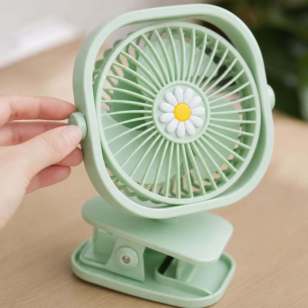 Mini Ventilator Portabil, Flippy, Model Compact si Portabil, Alimentare USB 5V, Flux de Aer Racoritor, Utilizare Usoara si Confort in Zilele Calduroase, Ideal pentru Birou, Camera, Masina, Calatorii si Vara