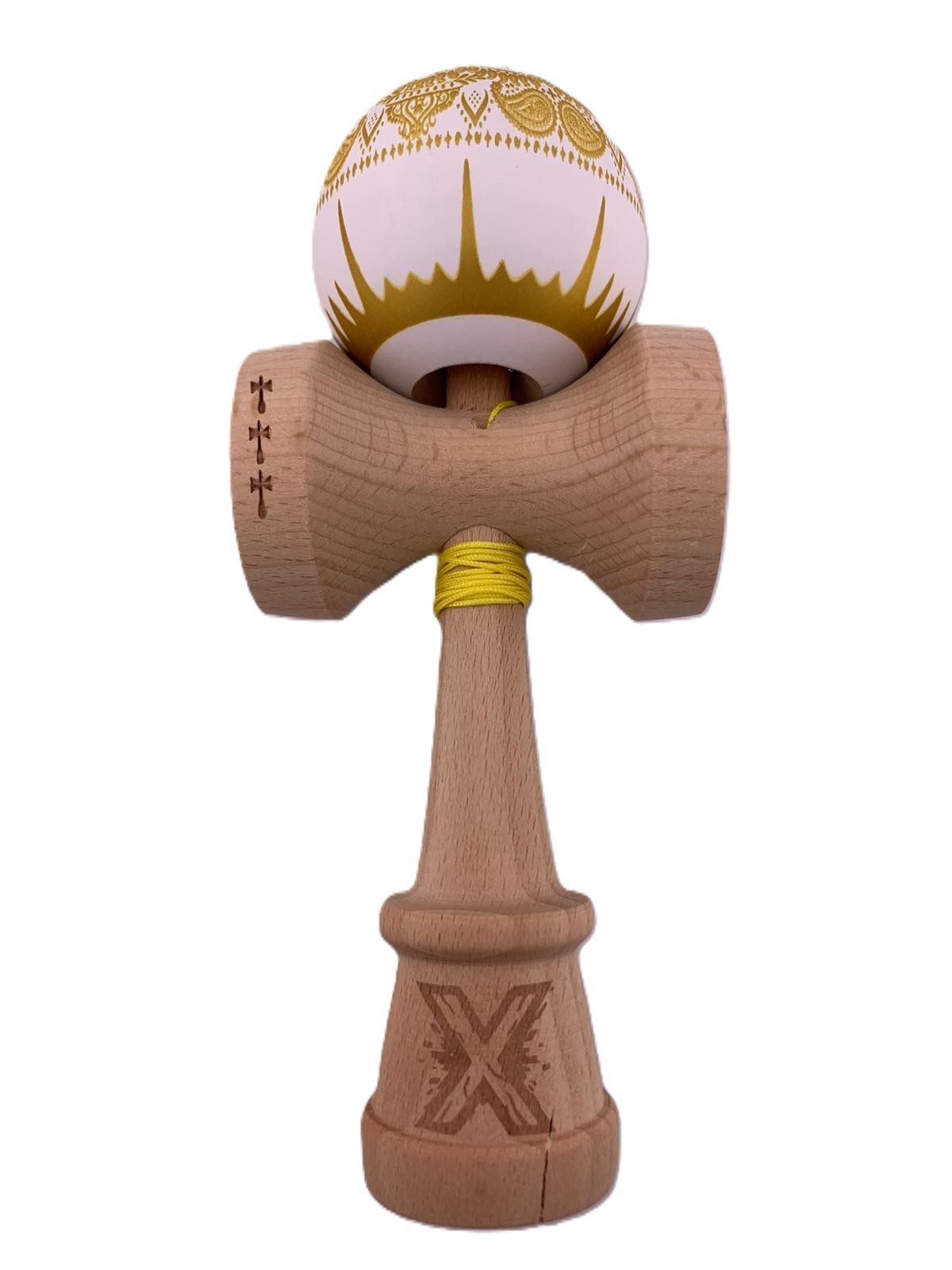 RESIGILAT - Kendama X Originala, Profesionala, Flippy, Legendary IMPERIAL, Super Sticky, Cupe Mari KING SIZE V3, Gaura in Baza, Rulment Metalic, din lemn 18 cm, Ata 62/65 cm, Alb/Auriu