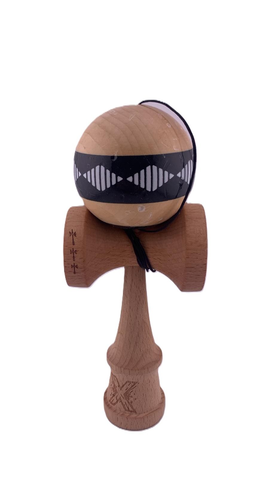 RESIGILAT - Kendama X FREQUENCY Originala, Profesionala, Flippy, Big Cups V2, Super Sticky cu Cupe Mari, Rulment Metalic, din lemn 18 cm, Ata 55 cm, Negru/Maro