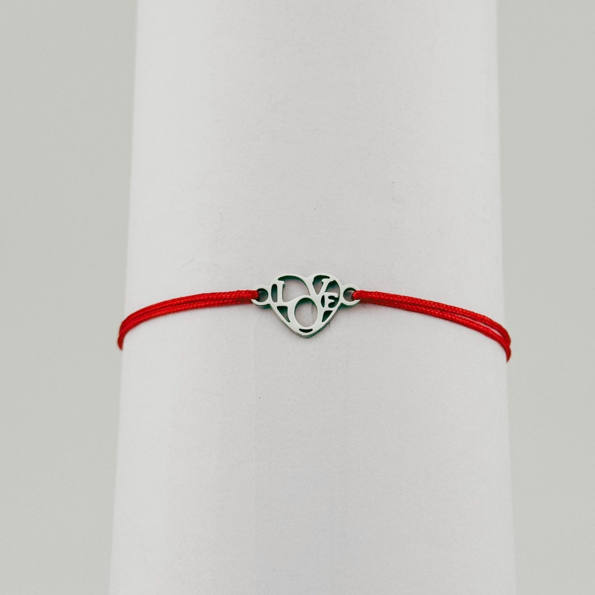 Bratara Martisor pentru Dama, Jolie, Model Inima Love, Set 12 bucati, Pandativ Argintiu din Inox cu Snur Rosu Ajustabil 3