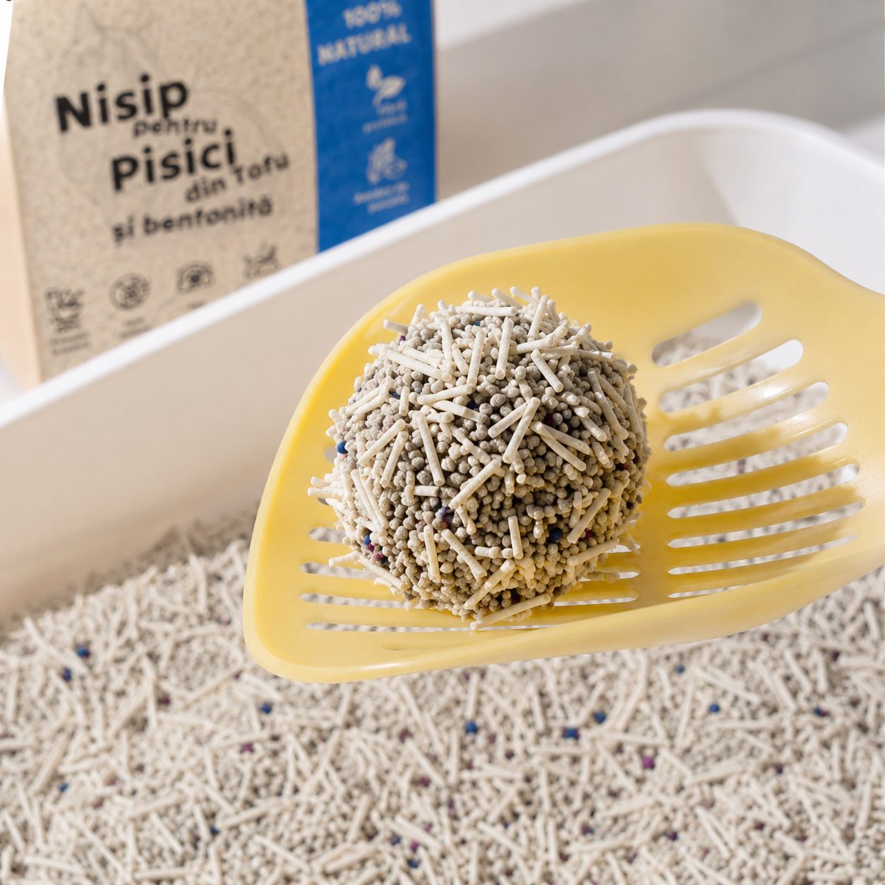 Nisip pentru Pisici din Tofu si Bentonita, , 100% Natural, Fara Parfum si Fara Praf, Aruncabil in Toaleta, Formeaza Bulgari Fermi, 2.5 kg, 6 L, Albastru 3