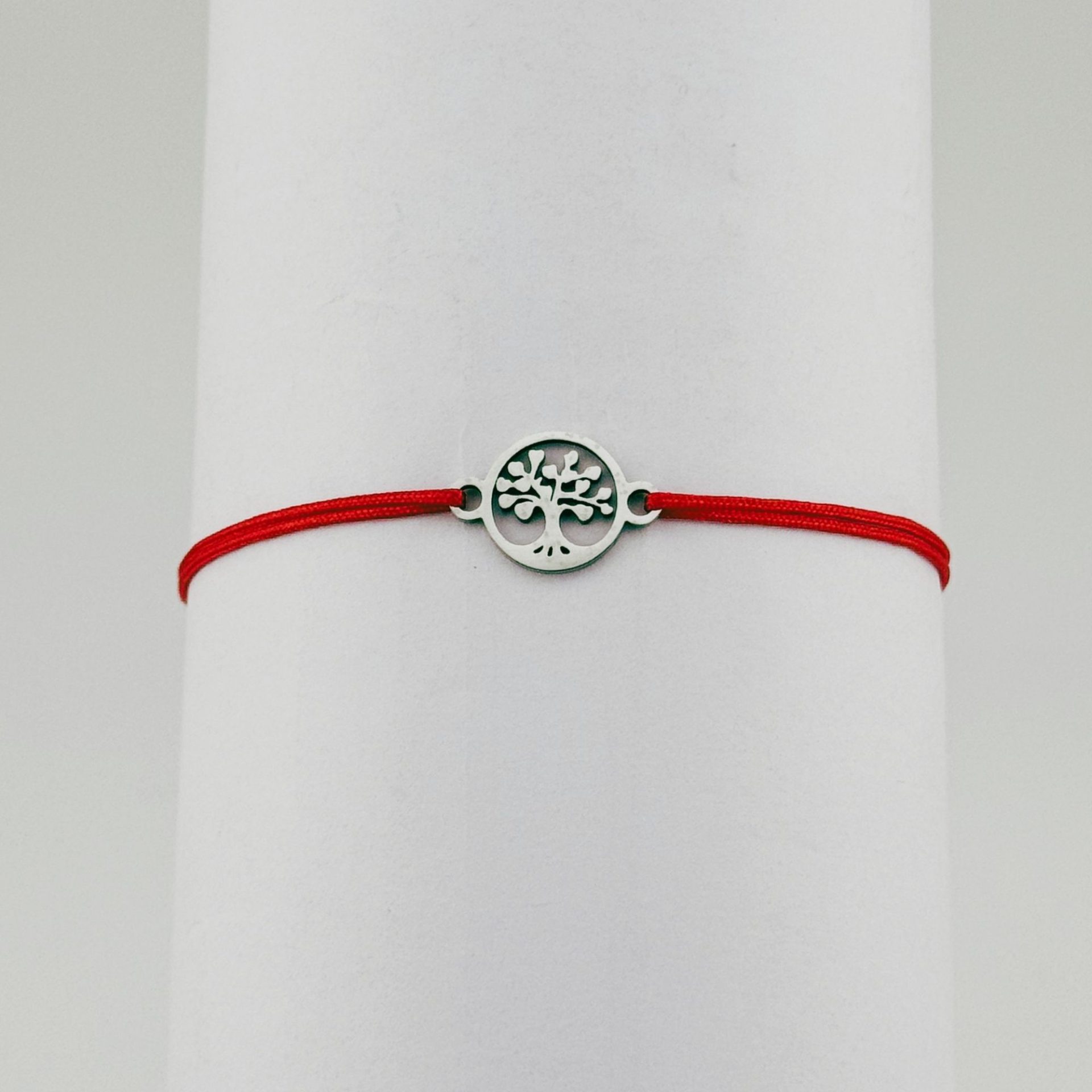 Bratara Martisor pentru Dama, Jolie, Model Copac in Cerc, Set 12 bucati, Pandativ Argintiu din Inox cu Snur Rosu Ajustabil 3