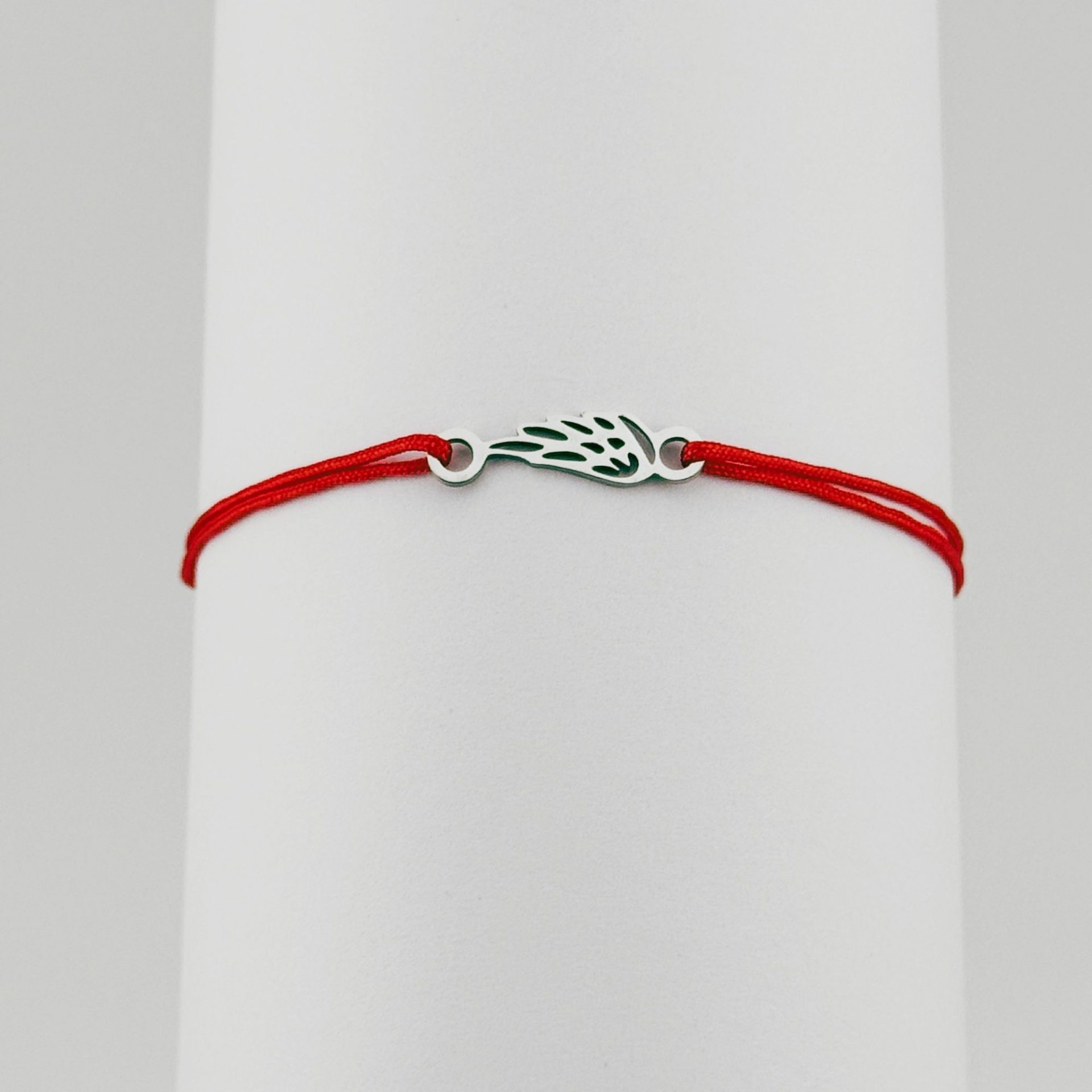 Bratara Martisor pentru Dama, Jolie, Model Aripa, Set 12 bucati, Pandativ Argintiu din Inox cu Snur Rosu Ajustabil 3