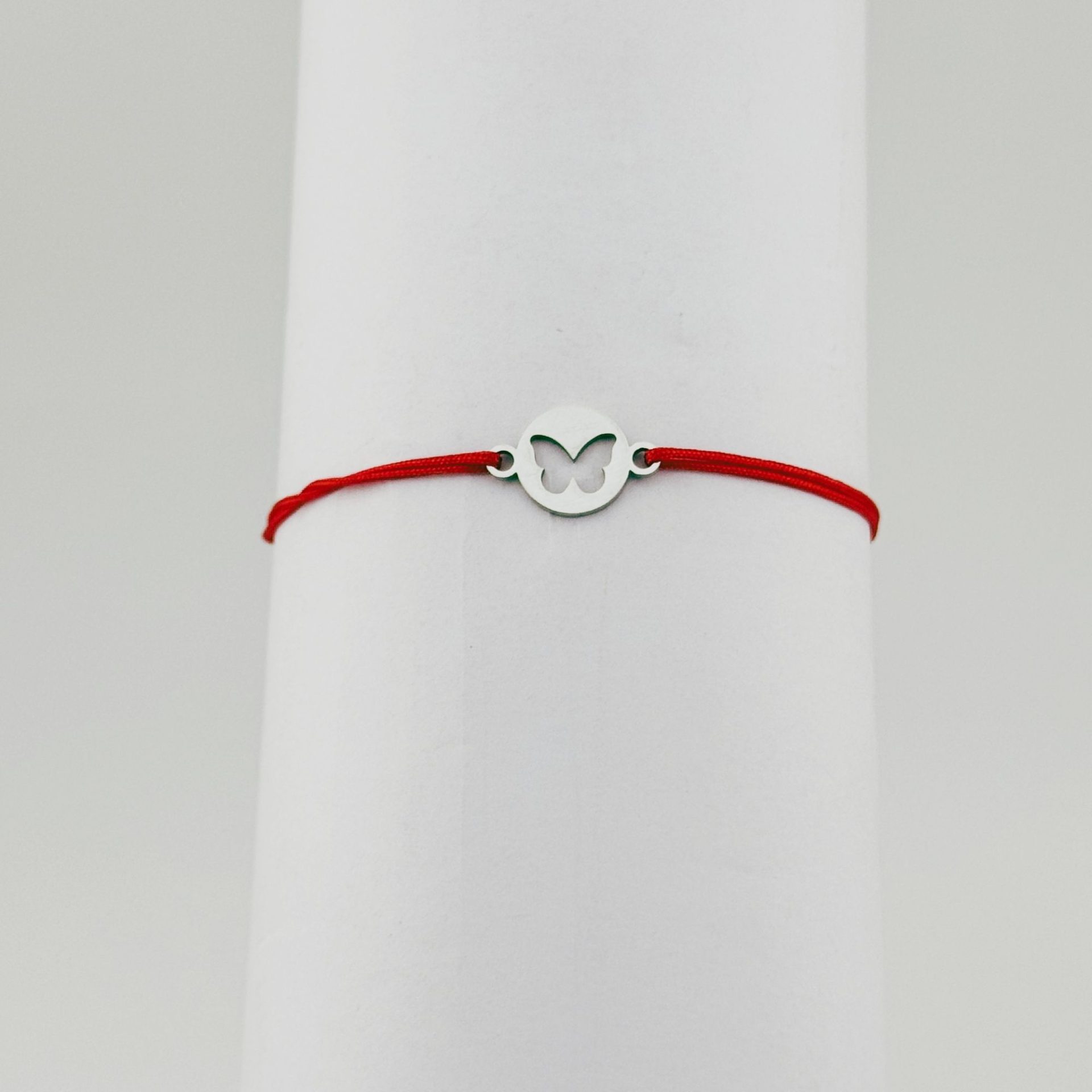 Bratara Martisor pentru Dama, Jolie, Model Fluture in Cerc, Set 12 bucati, Pandativ Argintiu din Inox cu Snur Rosu Ajustabil 3