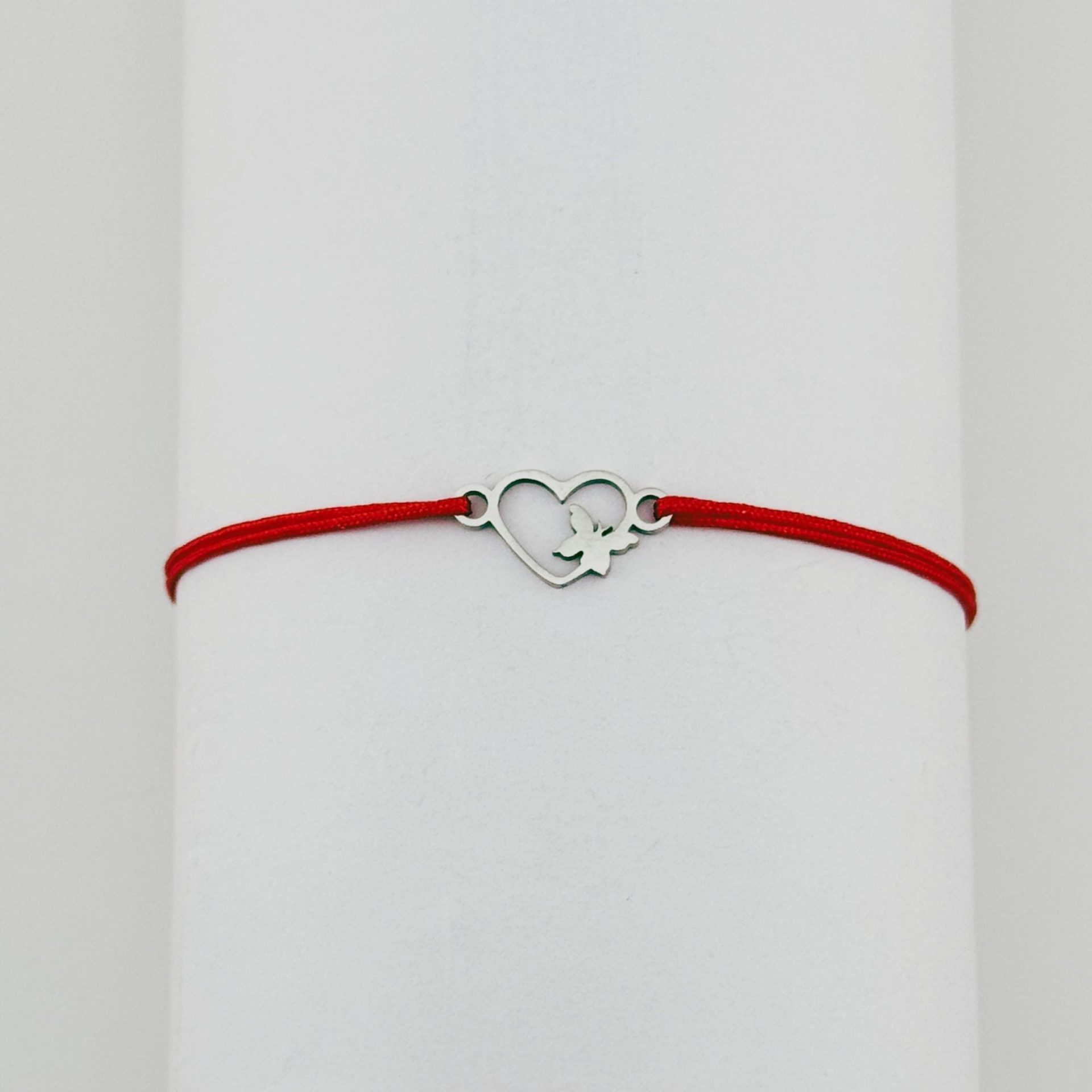 Bratara Martisor pentru Dama, Jolie, Model Inima cu Fluture, Set 12 bucati, Pandativ Argintiu din Inox cu Snur Rosu Ajustabil 3