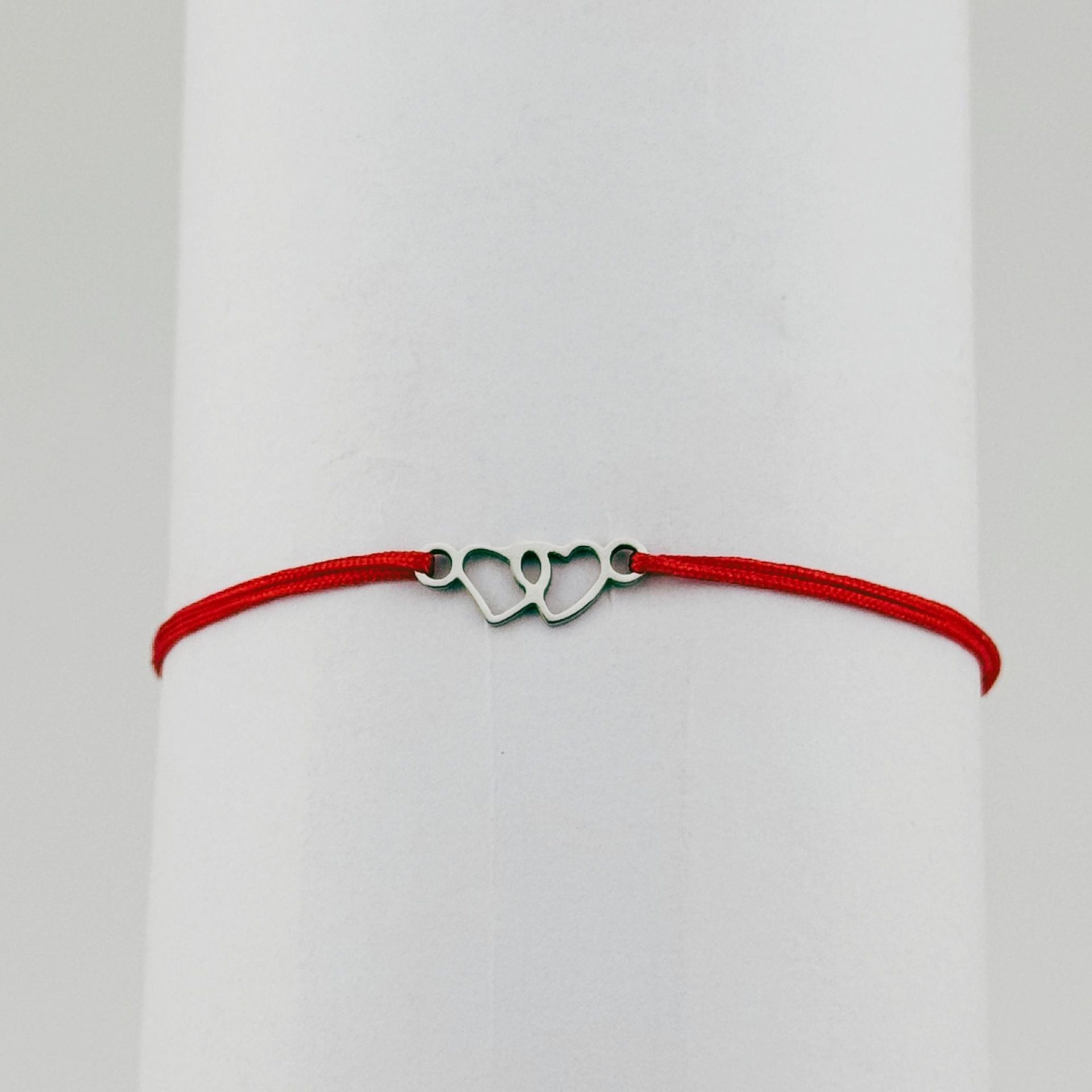 Bratara Martisor pentru Dama, Jolie, Model Doua Inimi, Set 12 bucati, Pandativ Argintiu din Inox cu Snur Rosu Ajustabil 3