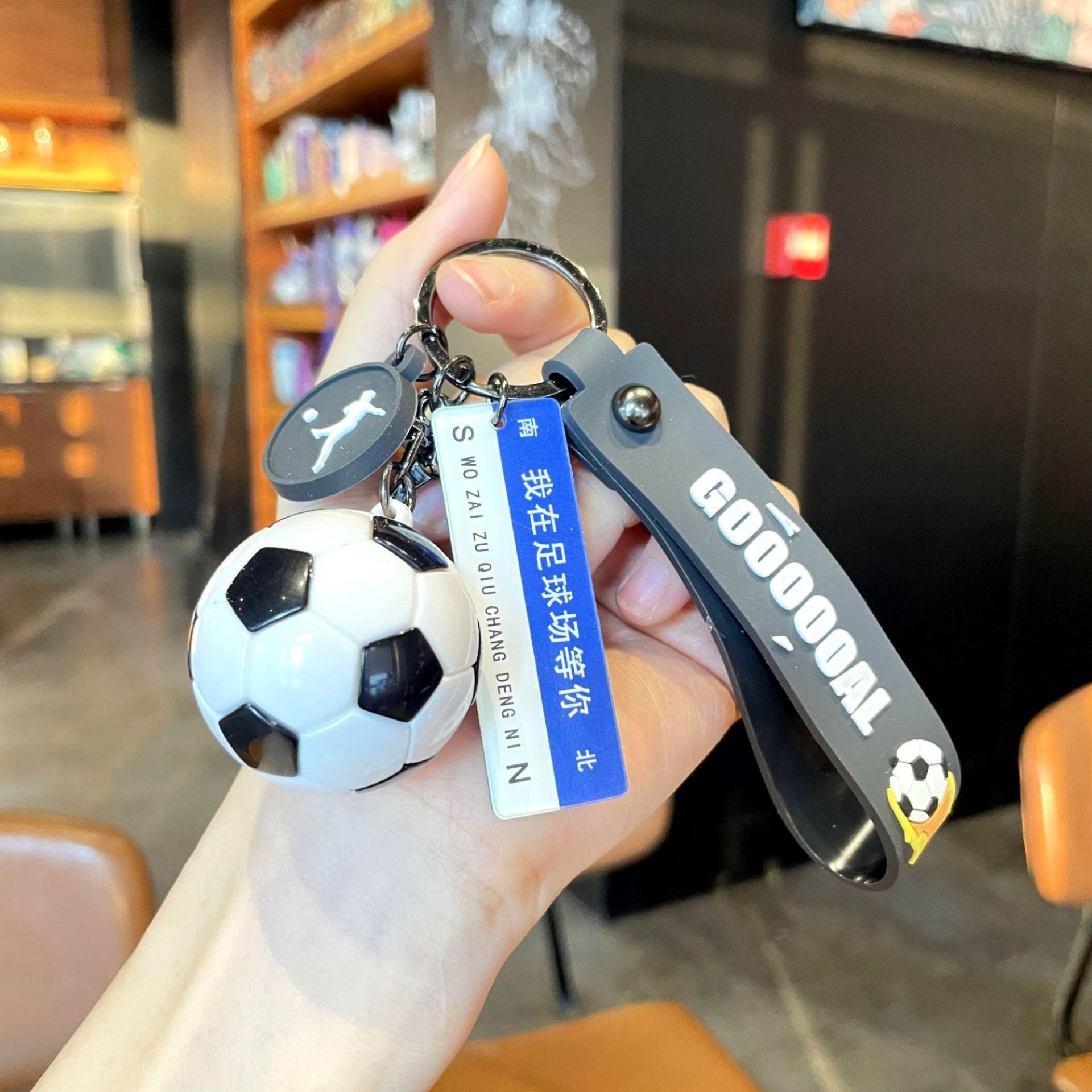 Breloc Chei, , Model Minge de Fotbal, Mesaj Te aștept pe Terenul de Fotbal, Cupa Mondiala, Accesoriu Pentru Chei si Rucsac, Material Acril, 50 g, Alb/Negru 2