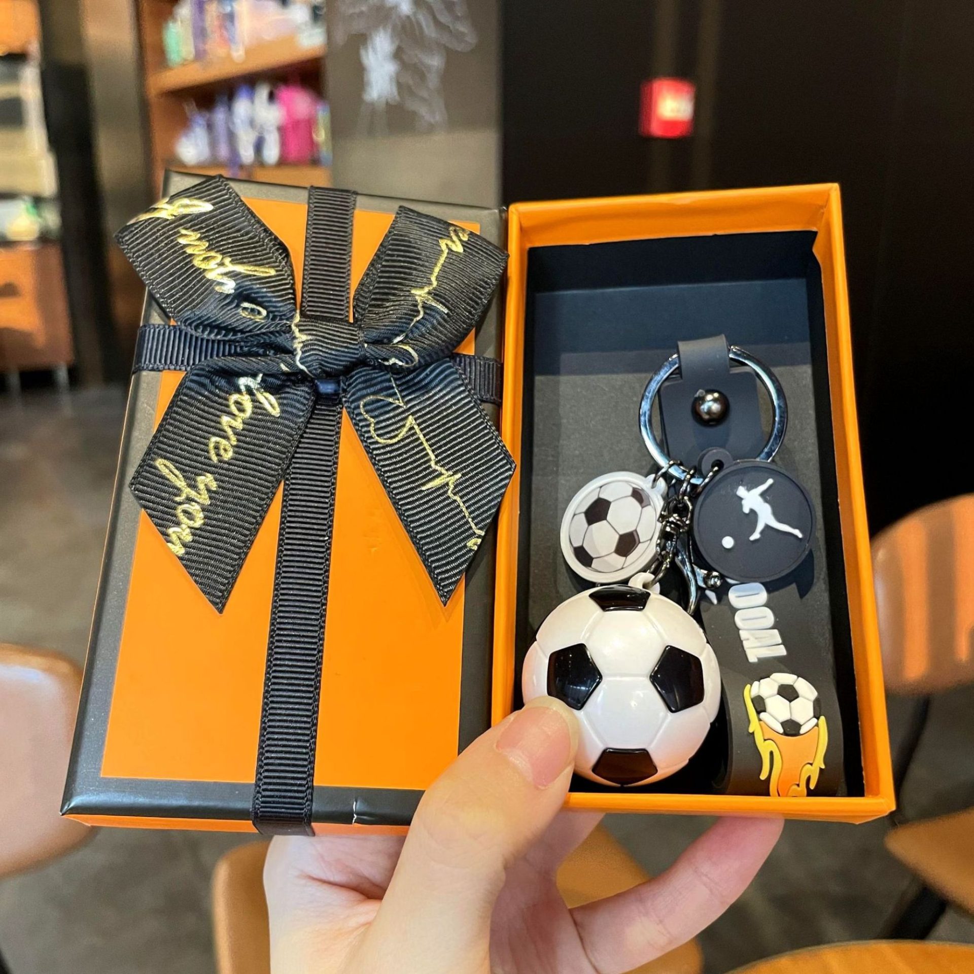 Breloc Chei, , Model Minge de Fotbal,Pandantiv Minge, Cupa Mondiala, Accesoriu Pentru Chei si Rucsac, Cutie Cadou, Material Acril, 50 g, Alb/Negru 2