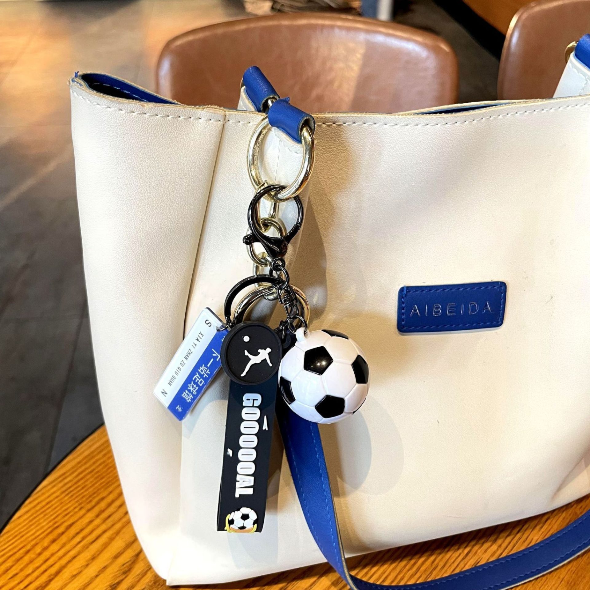 Breloc Chei, , Model Minge de Fotbal, Mesaj Următoarea Oprire: Stadion de fotbal, Cupa Mondiala, Accesoriu Pentru Chei si Rucsac, Material Acril, 50 g, Albastru/Negru 3
