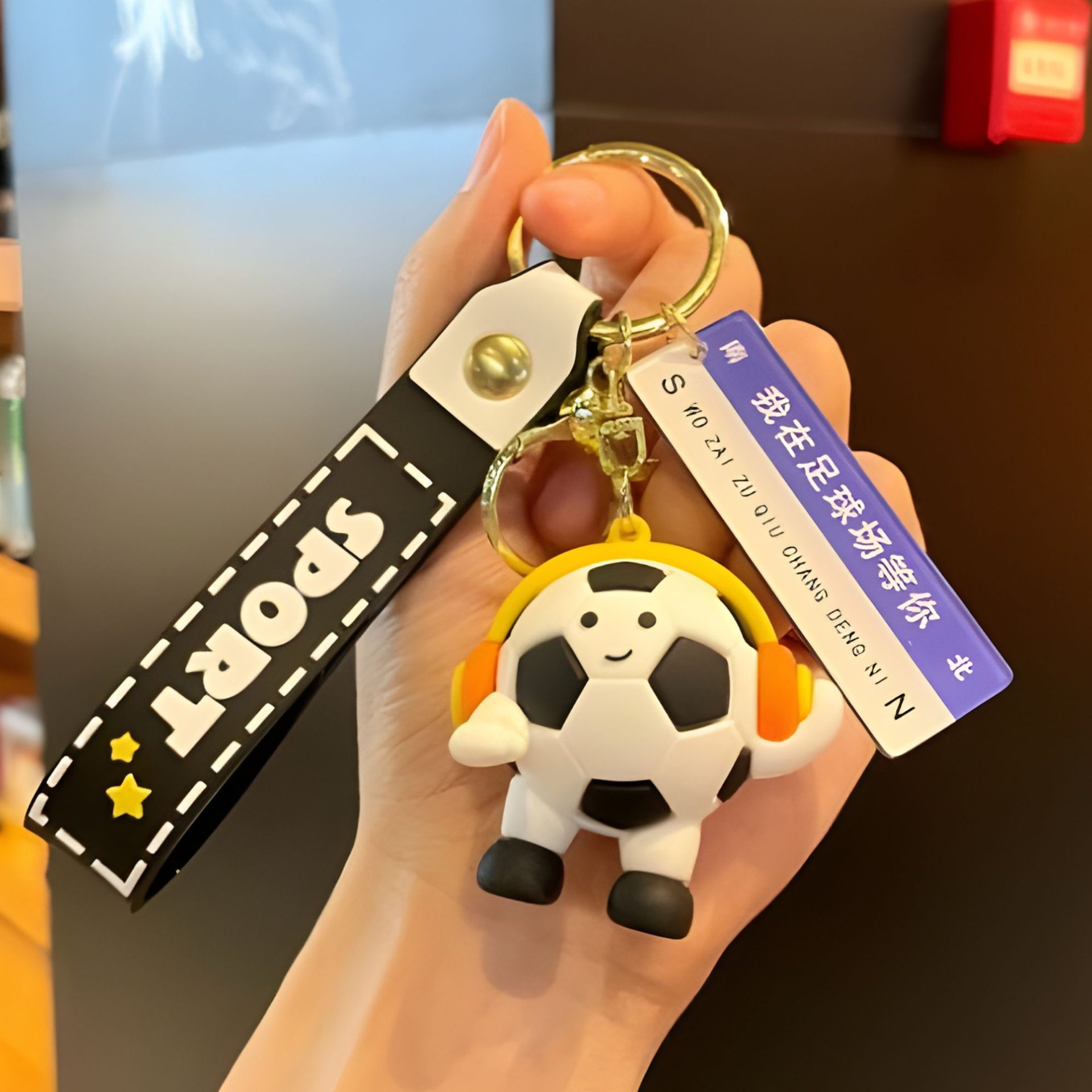 Breloc Chei, , Model Minge de Fotbal cu Casti, Mesaj Te aștept pe terenul de fotbal, Cupa Mondiala, Accesoriu Pentru Chei si Rucsac, Material Acril, 50 g, Negru 2