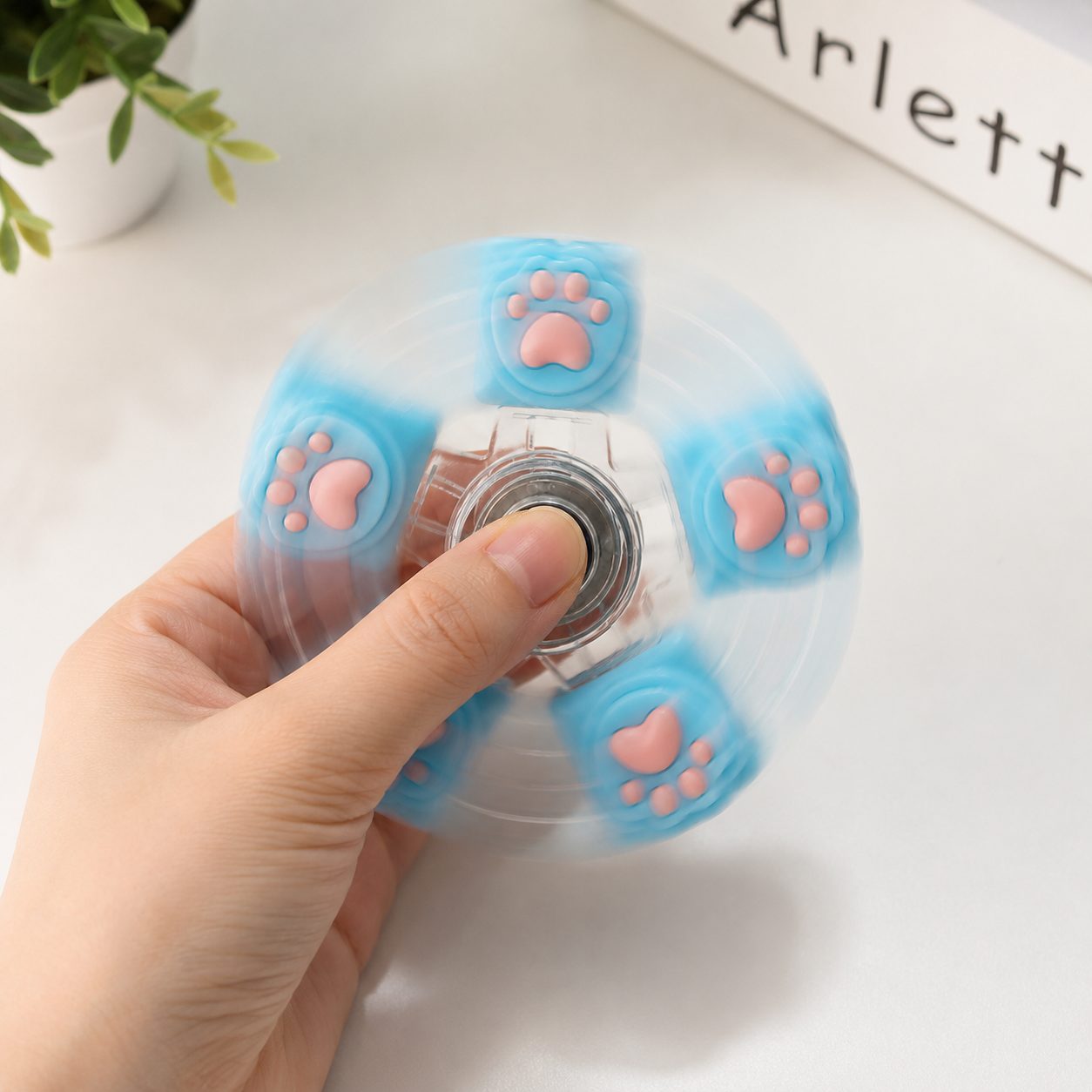 Jucarie Antistres Fidget Spinner, , Model Labute de Pisica, 5 Brate cu Elemente Decorative Tip Paw, Rotire Manuala, Design Compact, 7.5x7.5 cm, Albastru 2